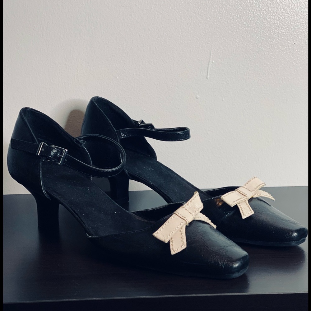 Black leather heeled sandal